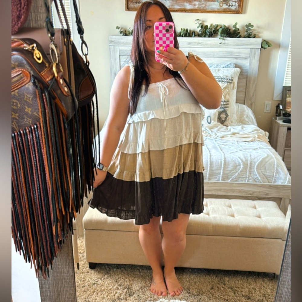 New color block tiered dress from ViCI … beautiful look adjustable straps size M